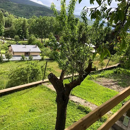 Holiday home Con Gran Jardin En Osseja