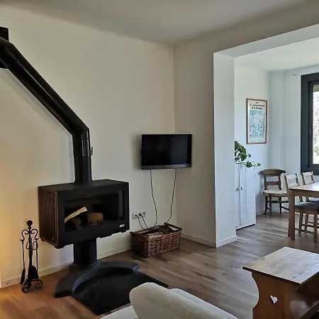 Holiday home Con Gran Jardin En Osseja