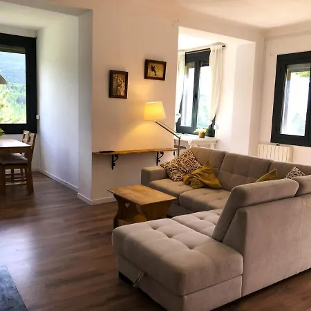 Holiday home Con Gran Jardin En Osseja